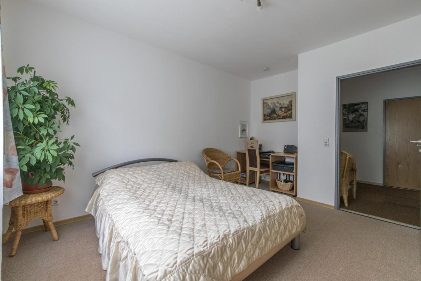 Private Apartment *